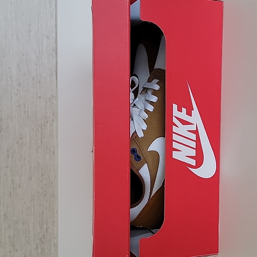 NIKE Like New in OG BOX 10.5M Air Max 1 Premium Retro Sneakers - Picture 3 of 11